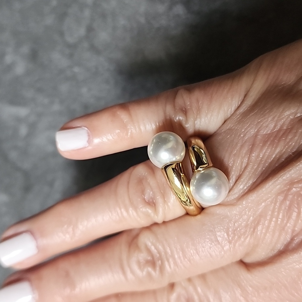 Ann Taylor Gold and White Pearl Ring